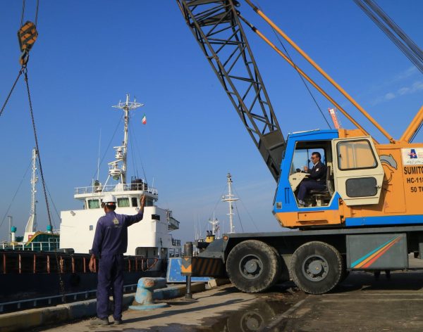 خدمات راهبری پایانه های بندری کالاهای عمومی و فله ای شرکت آرتین بنادر اروند