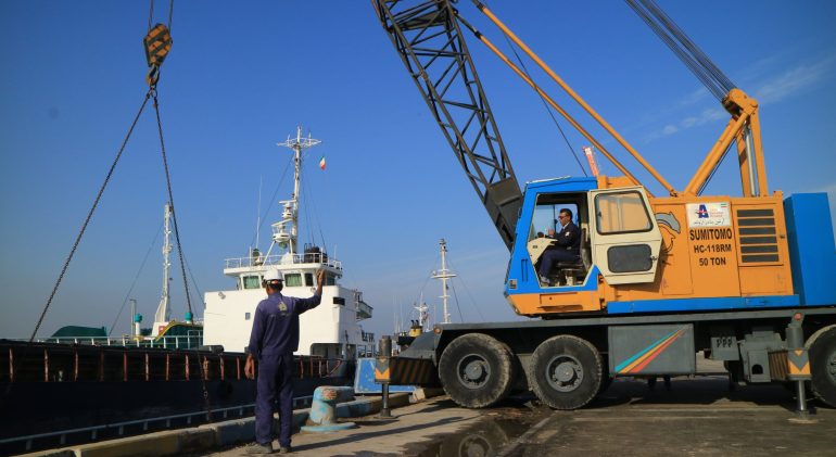 خدمات راهبری پایانه های بندری کالاهای عمومی و فله ای شرکت آرتین بنادر اروند