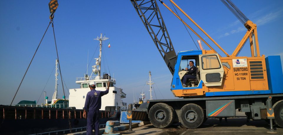 خدمات راهبری پایانه های بندری کالاهای عمومی و فله ای شرکت آرتین بنادر اروند