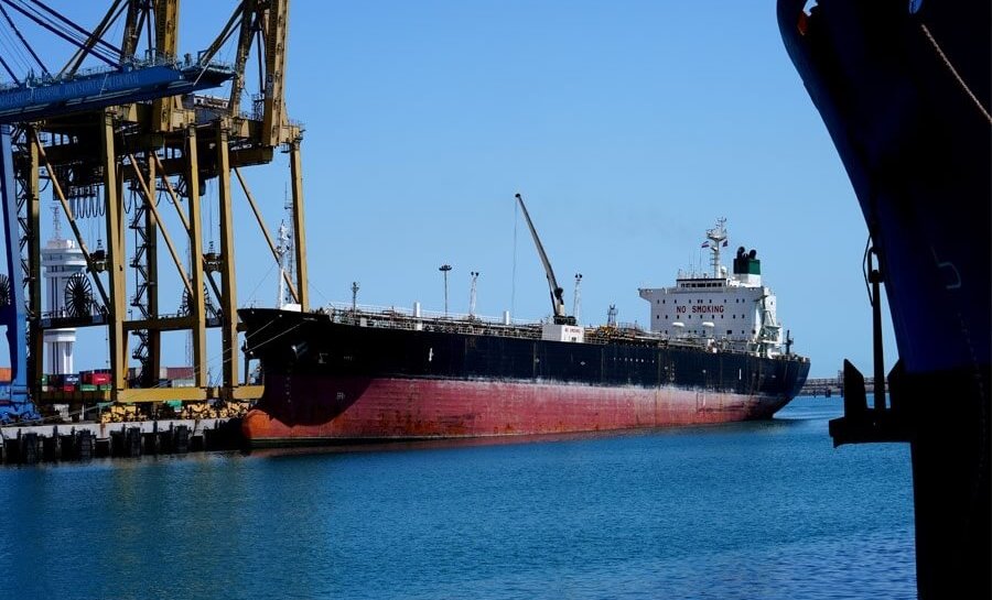 کشتی نفتی در بندر عباس