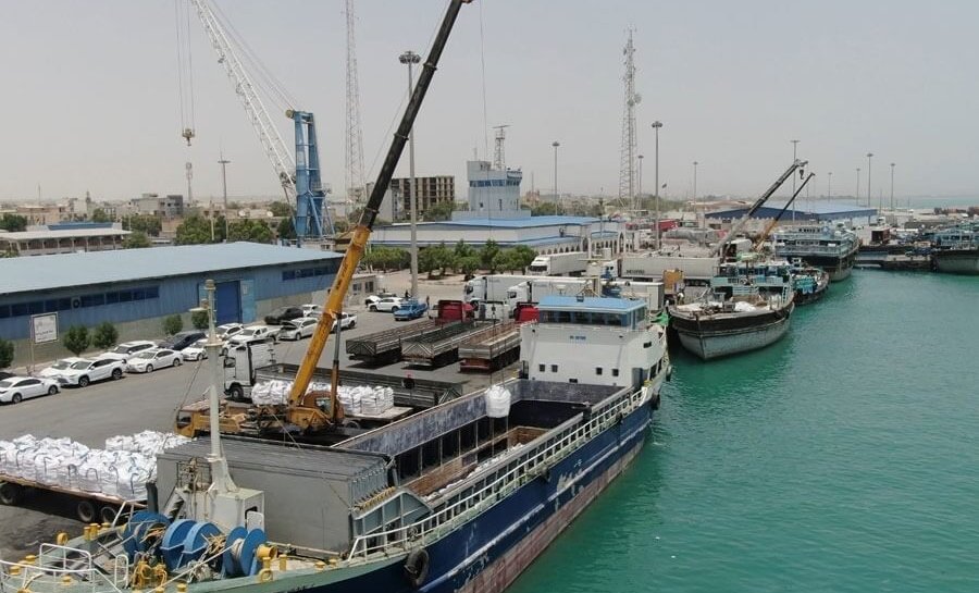 افزایش 60 درصدی تخلیه و بارگیری کالاهای غیرنفتی در بنادر غرب هرمزگان جابه جایی بیش از 12 هزارTEU کانتینر یخچالی تردد بیش از سه هزار فروند شناور و نجات جان 13 نفر