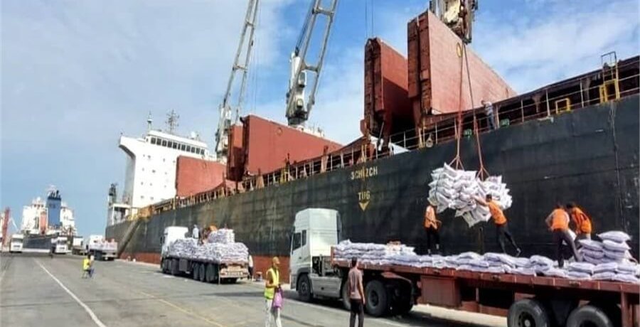 کشتی حامل ۲۲ هزار تن برنج در بندر بوشهر پهلو گرفت