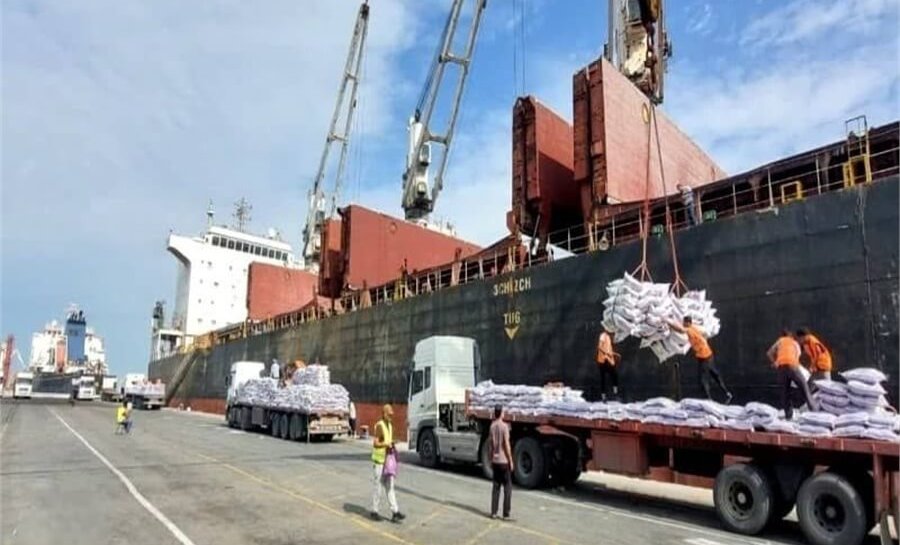 کشتی حامل ۲۲ هزار تن برنج در بندر بوشهر پهلو گرفت